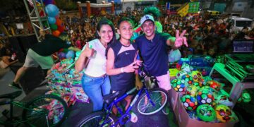 Osmar Filho e Clara Gomes realizam festa para as crianças na região do São Francisco