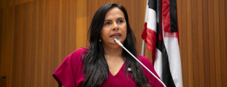 Ana do Gás denuncia violência de gênero em ADIN do Solidariedade contra reeleição de Iracema Vale