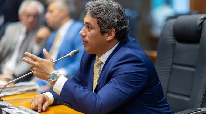 Osmar Filho parabeniza Carlos Brandão e eleitos por desempenho no pleito municipal