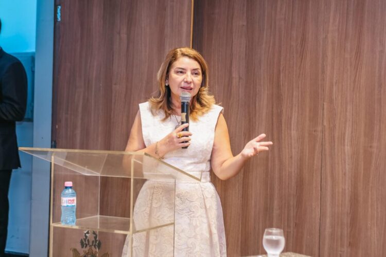 Iracema Vale recebe mais alta honraria da Polícia Civil do Maranhão