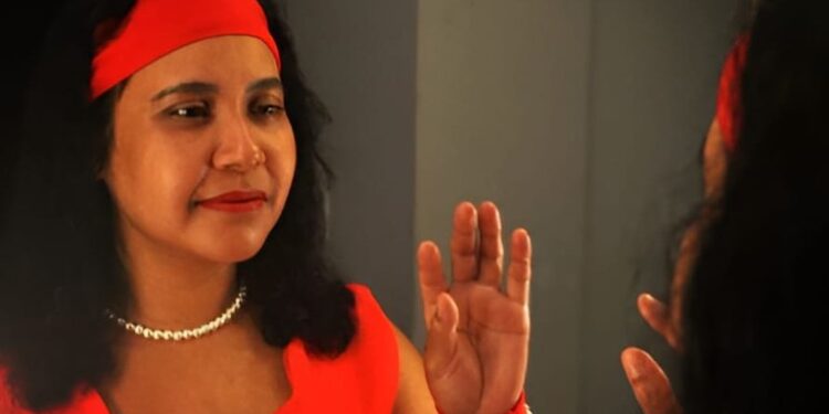 Discente da UFMA faz história como a primeira mulher indígena e cega a obter o título de doutora na instituição