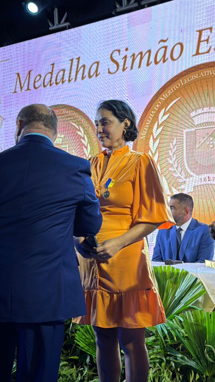 Essa medalha reflete a importância do jornalismo para sociedade”, enfatizou Carla Lima ao ser homenageada
