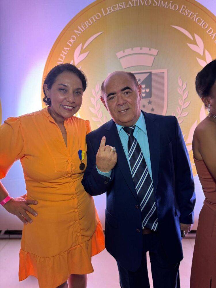 Essa medalha reflete a importância do jornalismo para sociedade”, enfatizou Carla Lima ao ser homenageada