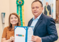 Iracema Vale participa da assinatura de MP que reajusta salário dos professores da educação básica Governador Carlos Brandão