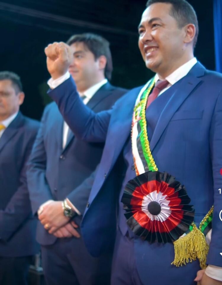 André da Ralpnet, o menino do interior, assume a prefeitura e garante reconstruir a cidade de Pinheiro.