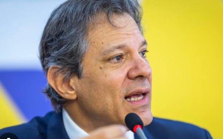 Portaria normativa da receita federal inibe operações financeiras através do pix e pode causar cortes no bolsa família.