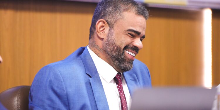 Projeto de Paulo Victor prevê organização do tráfego na Avenida Litorânea para aumentar a segurança de esportistas