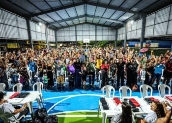 Osmar Filho faz entrega de óculos no São Francisco, em mais uma etapa do programa “Cuidar dos Olhos”