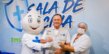 Brandão dá exemplo e reforça campanha de vacinação no Maranhã