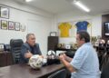 Representante da Topper apresenta a Antônio Américo proposta de instalação de fábrica de bolas no Maranhão