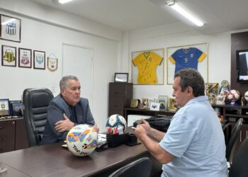 Representante da Topper apresenta a Antônio Américo proposta de instalação de fábrica de bolas no Maranhão