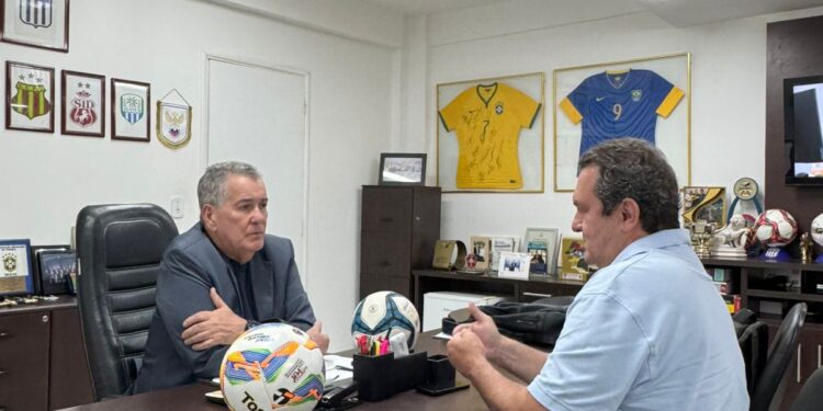 Representante da Topper apresenta a Antônio Américo proposta de instalação de fábrica de bolas no Maranhão