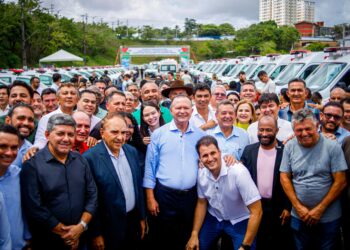 Brandão entrega 71 novas ambulâncias e mais 40 viaturas para a segurança