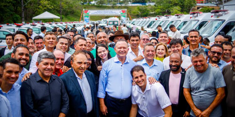Brandão entrega 71 novas ambulâncias e mais 40 viaturas para a segurança