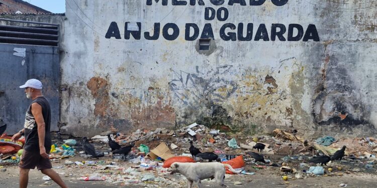 Diante da omissão do prefeito Braide, feirantes e consumidores fazem apelo ao governador Carlos Brandão para revitalização do mercado do Anjo da Guarda.