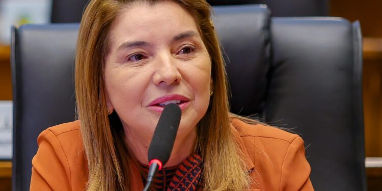 “Partido se faz é com gente, com político e com voto. E isso nós temos”, afirma Iracema Vale sobre mudanças no PSB