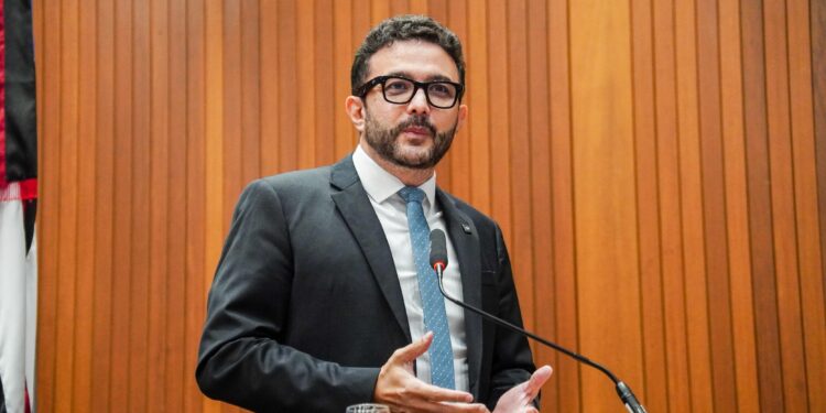 Dr. Yglésio cobra apuração sobre envio de mais de R$ 2 milhões em Emendas Pix por Jerry a empresa do próprio filho