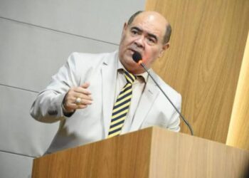 UM OPRESSOR ABUSIVO!