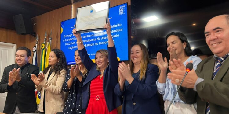 Com plenário lotado, homenagem a Iracema Vale movimenta Câmara Municipal