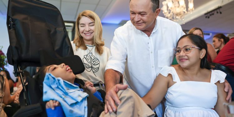 Brandão entrega equipamentos para o Centro de Especialidades Ninar, novas ambulâncias e inaugura novo CAPS-AD