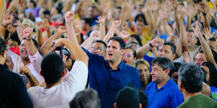 Mais de 300 grupos culturais declaram apoio à pré-candidatura de Orleans em grande ato com fazedores de cultura