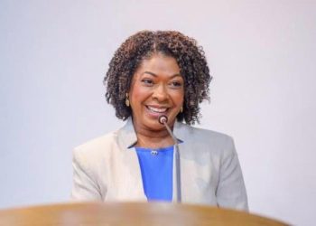 Saúde avança e transporte público segue sem definição no início da gestão Esmênia Miranda