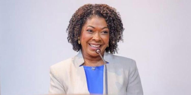 Saúde avança e transporte público segue sem definição no início da gestão Esmênia Miranda