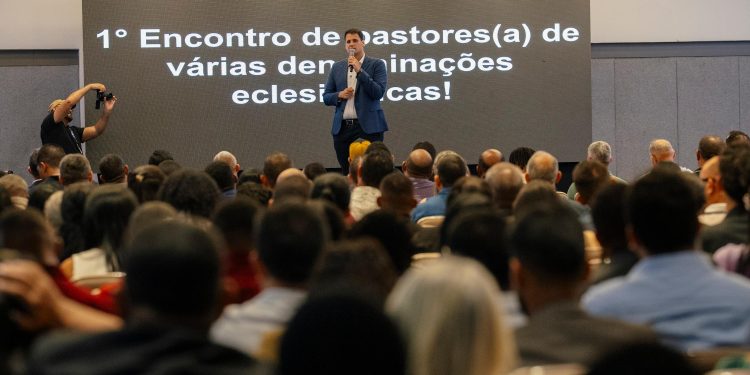 Orleans Brandão participa de encontro com pastores da Grande Ilha