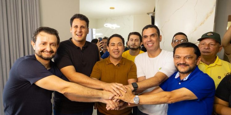 Orleans Brandão fortalece alianças políticas na Baixada Maranhense durante agenda em Pinheiro