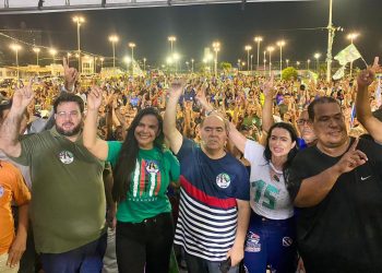 Com casa cheia, Astro apresenta seu dream team e ratifica força política na capital