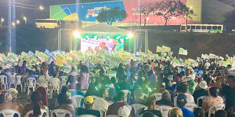 Mais de 10 mil pessoas participam de ato político comandado por Astro de Ogum no Barreto